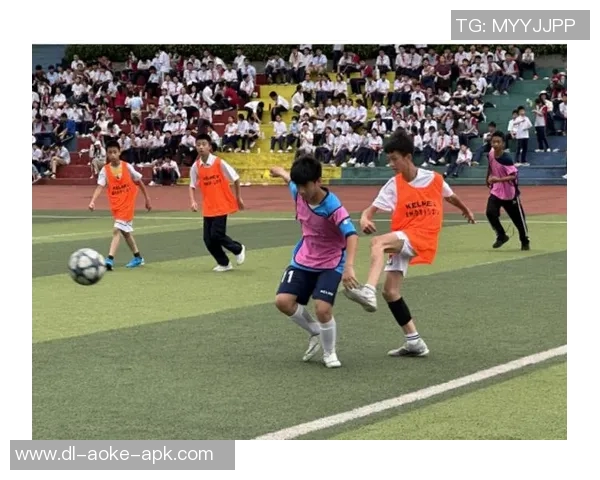 重庆凤鸣山中学足球队奋勇争先展现青春风采助力校园文化建设与发展