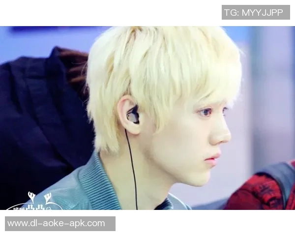 鹿晗热爱足球展现运动魅力EXO成员共同支持他的足球梦想与努力